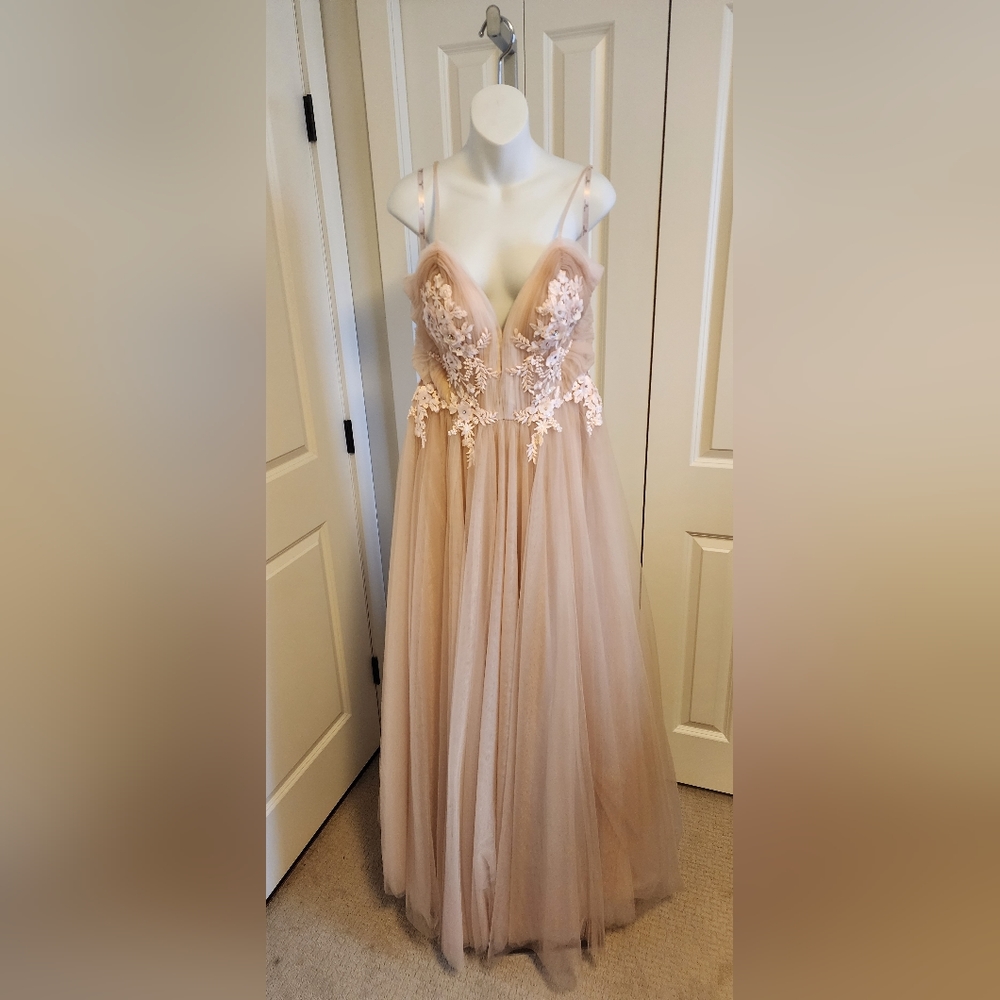 Zoey Grey Size 12 Graduation/Prom Gown
